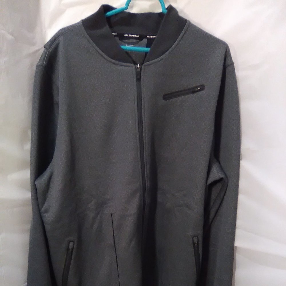Nike Shield Basketball Men's Jacket/Coat Color Gray Size XLT